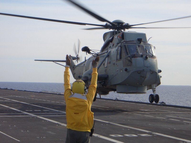 Un elicottero SH -3D della Marina in appontaggio