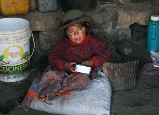 Povertà, fame e malattie. I piccoli delle remote zone dell'Apurimac, sud del Perù, necessitano di tutto.